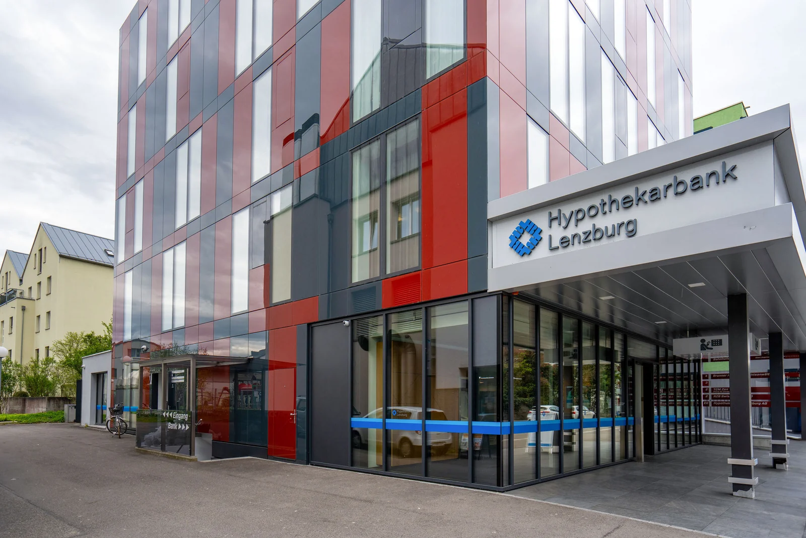 Das Gebäude an der Bahnhofstrasse 13 in Wohlen von aussen